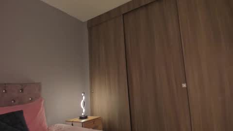 violetta independent model online show from March 11, 2025, 6:32 am