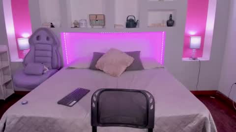 ViolettaBaker online show from December 12, 2024, 1:32 am