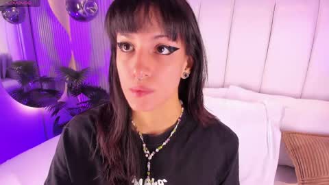 violettacolinss online show from April 16, 2026, 11:33 am