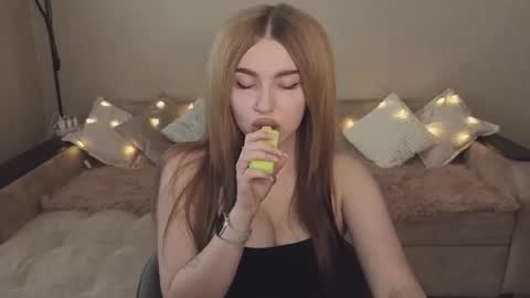 ViolettaOtis online show from September 22, 2025, 12:51 pm