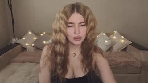 ViolettaOtis online show from September 24, 2025, 11:13 am