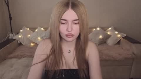 ViolettaOtis online show from October 22, 2025, 12:05 pm