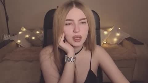 ViolettaOtis online show from November 28, 2025, 12:08 pm