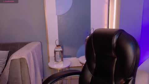 Violett Castel online show from November 13, 2025, 7:13 pm