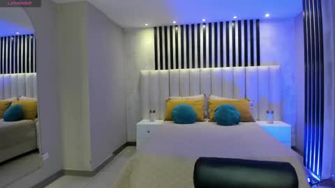 Violett Castel online show from March 16, 2026, 7:40 pm