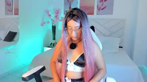 Snapshot of violette33 chatting on July 9, 2026, 5:50 pm Violette online show from July 9, 2026, 5:50 pm