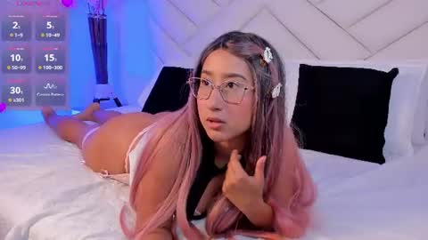 Snapshot of violette33 chatting on July 11, 2026, 6:10 pm Violette online show from July 11, 2026, 6:10 pm