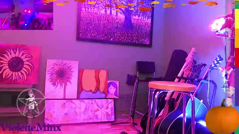 Violette online show from October 13, 2025, 4:29 pm