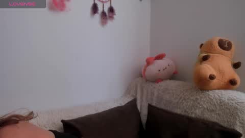 Violette  online show from November 16, 2025, 4:45 pm