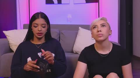 Snapshot of violettgrey_ chatting on December 5, 2024, 5:37 am Violet online show from December 5, 2024, 5:37 am