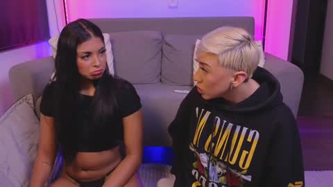 Snapshot of violettgrey_ chatting on December 14, 2024, 2:23 am Violet online show from December 14, 2024, 2:23 am