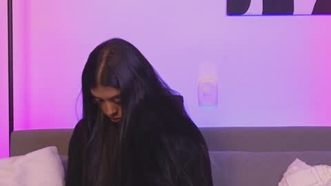 Snapshot of violettgrey_ chatting on December 16, 2024, 2:47 am Violet online show from December 16, 2024, 2:47 am