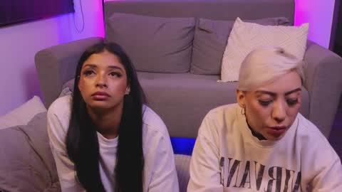 Snapshot of violettgrey_ chatting on December 21, 2024, 7:03 am Violet online show from December 21, 2024, 7:03 am