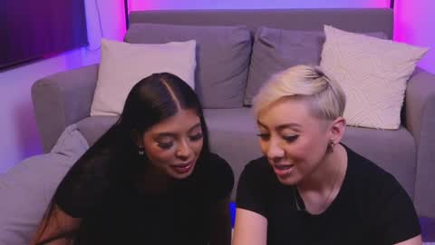 Snapshot of violettgrey_ chatting on December 23, 2024, 2:45 am Violet online show from December 23, 2024, 2:45 am