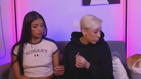 Snapshot of violettgrey_ chatting on December 24, 2024, 4:00 am Violet online show from December 24, 2024, 4:00 am