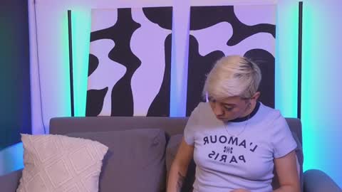 Snapshot of violettgrey_ chatting on December 27, 2024, 4:04 am Violet online show from December 27, 2024, 4:04 am