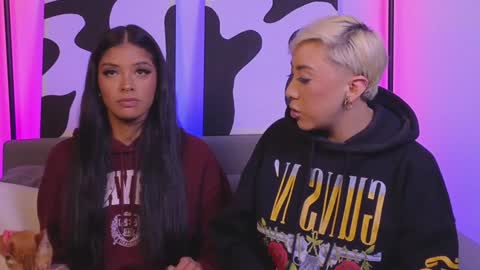 Snapshot of violettgrey_ chatting on December 31, 2024, 2:40 am Violet online show from December 31, 2024, 2:40 am