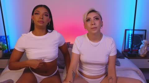 Snapshot of violettgrey_ chatting on January 17, 2025, 11:18 pm Violet online show from January 17, 2025, 11:18 pm