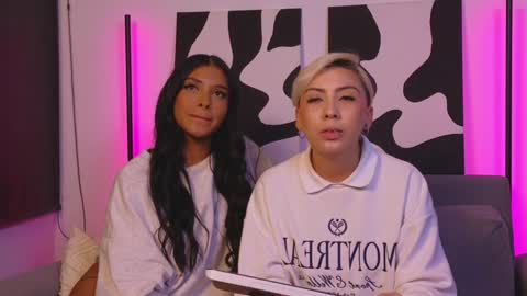 Snapshot of violettgrey_ chatting on January 23, 2025, 1:41 am Violet online show from January 23, 2025, 1:41 am