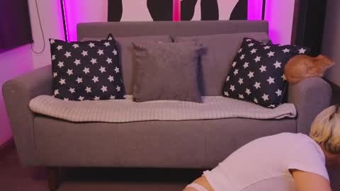 Snapshot of violettgrey_ chatting on January 30, 2025, 1:33 am Violet online show from January 30, 2025, 1:33 am