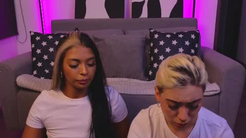 Snapshot of violettgrey_ chatting on January 30, 2025, 4:37 am Violet online show from January 30, 2025, 4:37 am