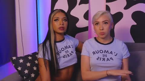 Snapshot of violettgrey_ chatting on February 3, 2025, 4:25 am Violet online show from February 3, 2025, 4:25 am