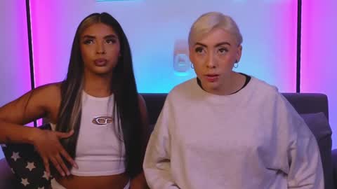 Snapshot of violettgrey_ chatting on February 6, 2025, 1:16 am Violet online show from February 6, 2025, 1:16 am