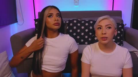 Snapshot of violettgrey_ chatting on February 7, 2025, 11:55 pm Violet online show from February 7, 2025, 11:55 pm