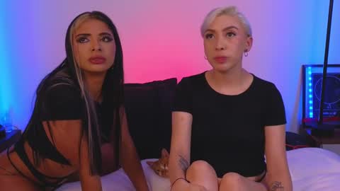 Snapshot of violettgrey_ chatting on February 11, 2025, 4:22 am Violet online show from February 11, 2025, 4:22 am