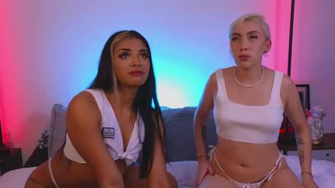 Snapshot of violettgrey_ chatting on February 14, 2025, 2:07 am Violet online show from February 14, 2025, 2:07 am