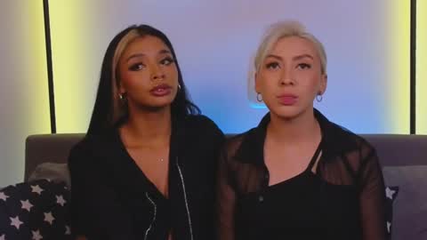 Snapshot of violettgrey_ chatting on February 20, 2025, 12:30 am Violet online show from February 20, 2025, 12:30 am