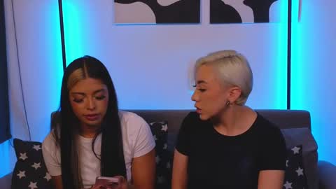 Snapshot of violettgrey_ chatting on February 21, 2025, 1:00 am Violet online show from February 21, 2025, 1:00 am