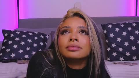 Snapshot of violettgrey_ chatting on February 23, 2025, 5:34 am Violet online show from February 23, 2025, 5:34 am