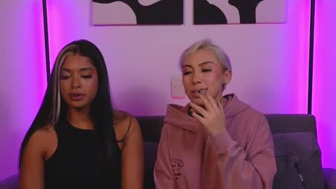 Snapshot of violettgrey_ chatting on February 27, 2025, 5:24 am Violet online show from February 27, 2025, 5:24 am