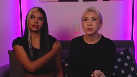 Snapshot of violettgrey_ chatting on February 28, 2025, 2:42 am Violet online show from February 28, 2025, 2:42 am