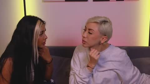 Snapshot of violettgrey_ chatting on March 5, 2025, 3:29 am Violet online show from March 5, 2025, 3:29 am