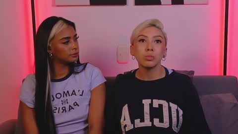 Snapshot of violettgrey_ chatting on March 7, 2025, 2:04 am Violet online show from March 7, 2025, 2:04 am