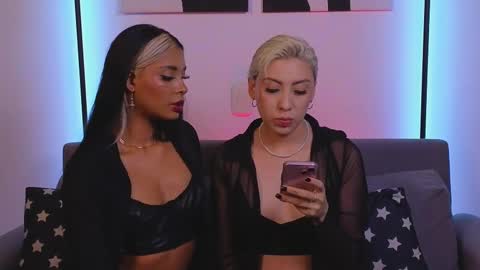 Snapshot of violettgrey_ chatting on March 9, 2025, 1:56 am Violet online show from March 9, 2025, 1:56 am