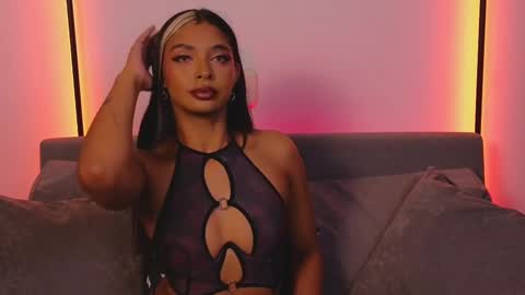 Snapshot of violettgrey_ chatting on March 11, 2025, 1:26 am Violet online show from March 11, 2025, 1:26 am