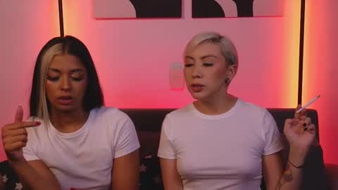 Snapshot of violettgrey_ chatting on March 12, 2025, 2:09 am Violet online show from March 12, 2025, 2:09 am