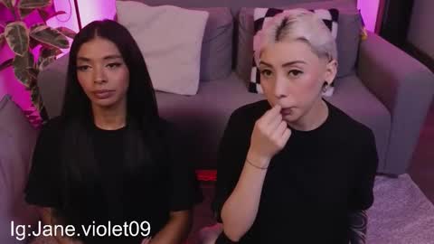 Snapshot of violettgrey_ chatting on October 17, 2025, 1:20 am Violet online show from October 17, 2025, 1:20 am