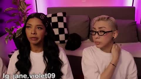 Violet online show from December 19, 2025, 2:40 am