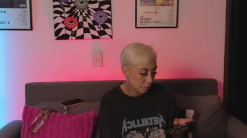 Snapshot of violettgrey_ chatting on April 27, 2026, 12:52 am Violet online show from April 27, 2026, 12:52 am