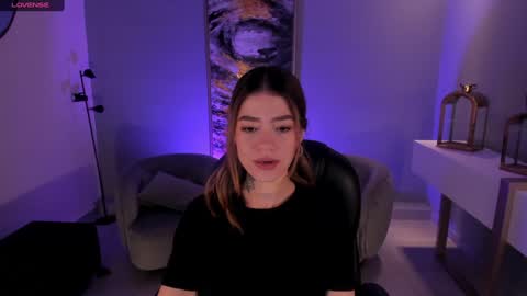 Violett  online show from January 5, 2025, 5:09 pm