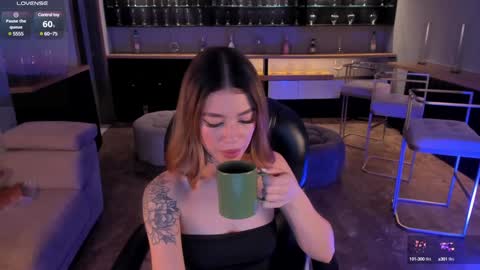 Violett  online show from February 4, 2025, 6:38 pm