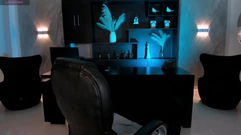 Violett  online show from October 3, 2025, 6:27 pm