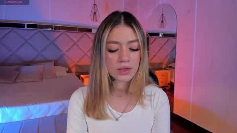 Violett  online show from January 15, 2026, 6:44 pm