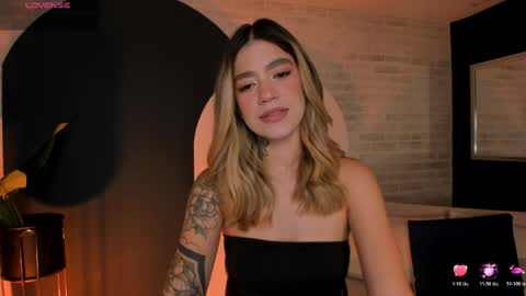 Violett  online show from April 10, 2026, 9:58 am