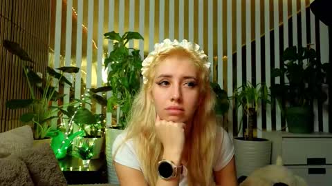 Violetta online show from December 13, 2025, 10:59 pm