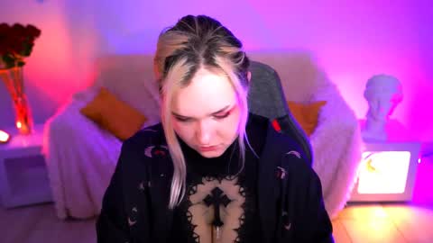 Snapshot of violettwoods chatting on May 31, 2026, 8:10 am Violett online show from May 31, 2026, 8:10 am